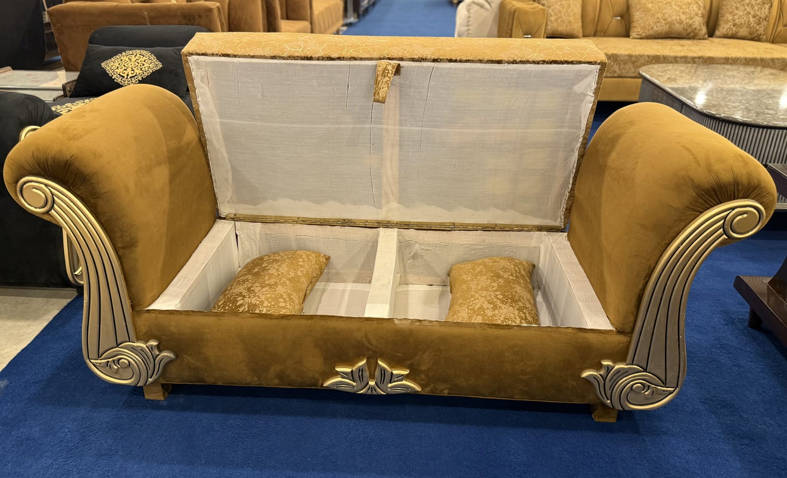 Classic Twin Settee · Settees