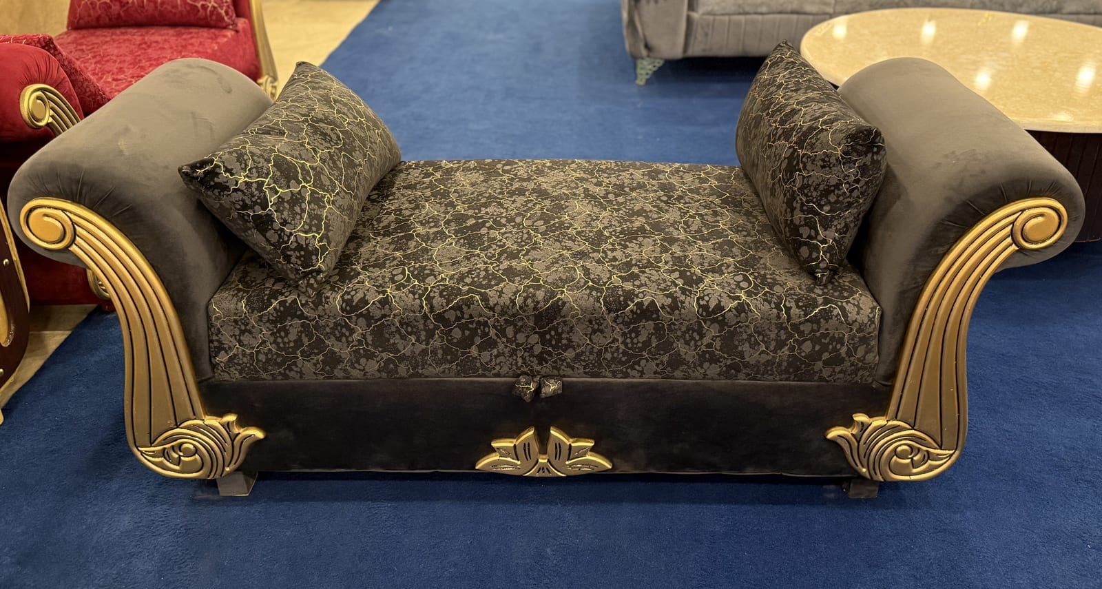 Royal Lounge Settee · Settees